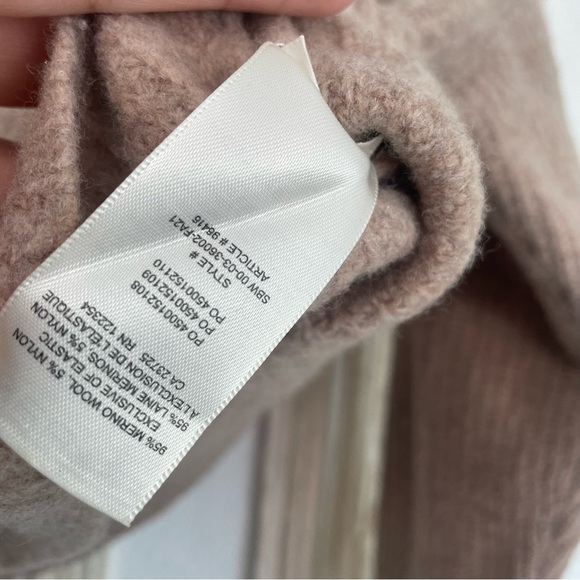 Aritzia babaton mondo sweater. Lightweight non-itchy Merino wool. Size X-Small - Picture 4 of 11